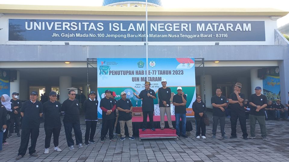JALAN SEHAT KERUKUNAN DALAM RANGKA HAB 77, REKTOR UIN MATARAM RESMIKAN “PINTU BERKAH”