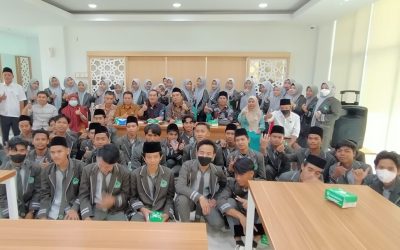 SANTRI PONDOK PESANTREN AT-TAHZIB, WISATA KAMPUS DI FTK UIN MATARAM